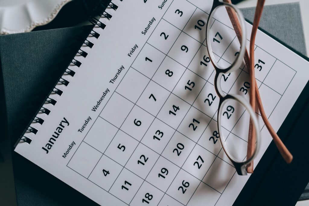 calendar with glasses on it